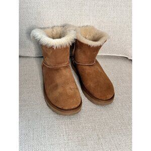 UGG Women's Mini Bailey Bow II Ankle Boot, Cozy Sheepskin, Chestnut Size 6